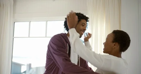 Happy young couple embracing. Vidéo 88373863