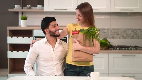 Happy Young Couple Видео 87283425