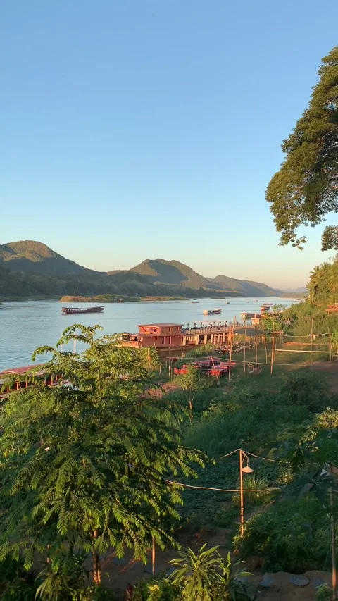 Harbor in Luang Prabang Video stock 343277789