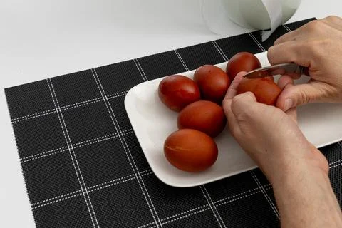 Hard-boiled decorative Easter eggs, eggs boiled in onion peels, bark dye fo.. Stock Photos