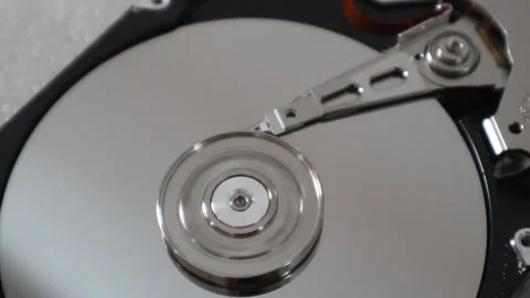 Hard disk drive reading data. Hard disk drive 库存影片 330145393