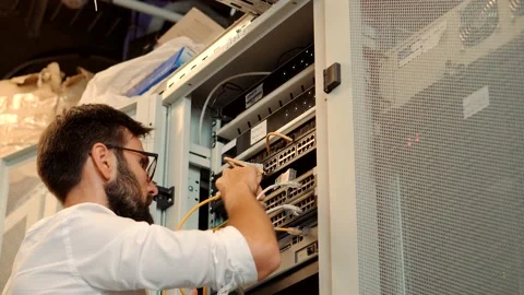 Hard Drive Installation In Data Center.Cloud Computing Mainframe Network 库存影片 158920147