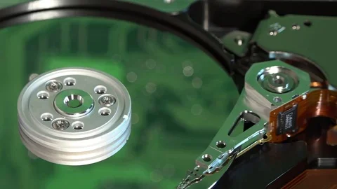 Hard drive spinns up, tries to read, then spins down. Video stock 72193045