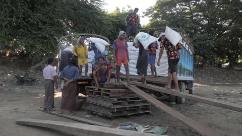 Hard manual labour loading food bags on truck,Mandalay,Burma Video stock 100013271