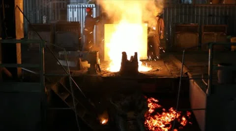 Hard, manual work in a foundry. Video stock 24648376