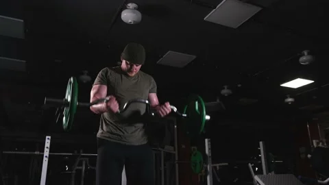 Hard training of a brutal bodybuilder Vidéo 170478682