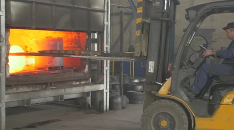 Hard work in the foundry. Video stock 61822277