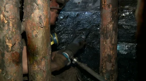 The hard work of the miners Stock Footage 68189165