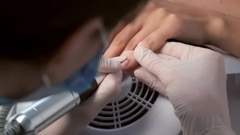 Hardware manicure process, electric nail mashine drill processing the cuticle. Vídeo Stock 145315896