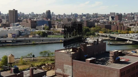 Harlem River waterfront seen from the Bronx shoreline Vídeo Stock 118079004