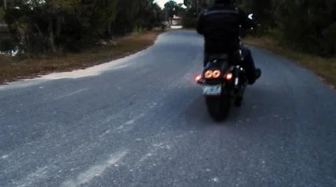 Harley takes off around corner Vídeos de archivo 45211656