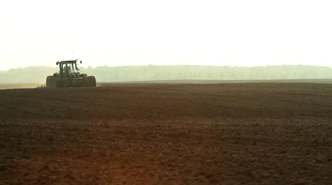 Harrowing the field by using agricultural modern machinary 库存影片 61458980