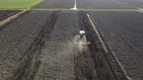 Harrowing the soil with old caterpillar tractor Vídeos de archivo 149223331