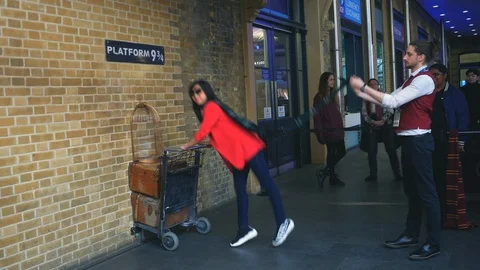 Harry Potter Platform Video stock 105735810