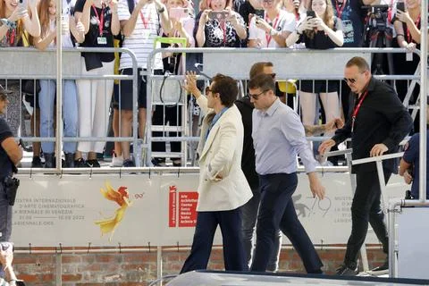 Harry Styles bei der Abfahrt nach dem Photocall zum Kinofilm Don t Worry D... Stock Photos