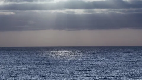 Harsh gray rain clouds over the Atlantic Ocean. Time lapse Seascape. Vidéo 144253140