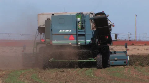 Harvester turns at end of row Stock Footage 32287128
