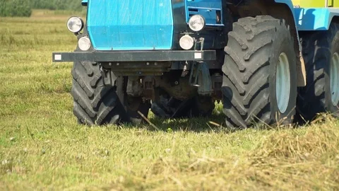 Harvesting hay Video stock 111408604