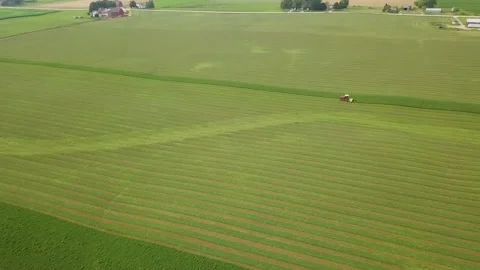 Harvesting hay in the midwest Video stock 162964299