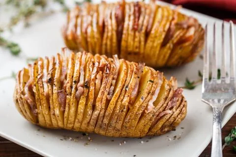Hasselback potatoes Foto stock