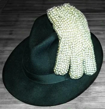 Hat and glove Stock-Fotos