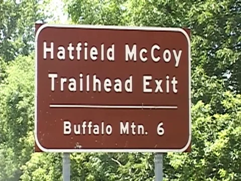 Hatfield McCoy Trail sign 스톡 동영상 74740488