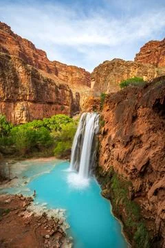 Havasu Waterfall landscape with distant view female swimmer Stockfoto's