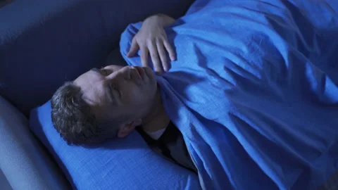 Having bad dreams while sleeping. 库存影片 222835735