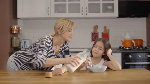 Having breakfast with cereal 動画素材 148967536