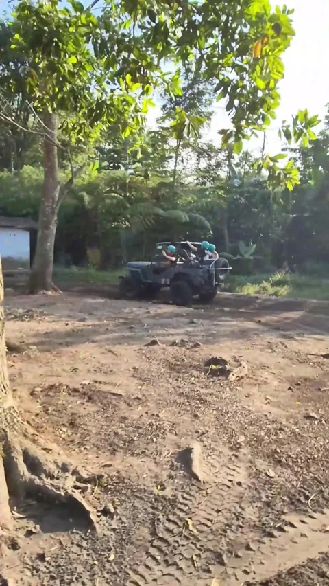 Having fun with jeeps Stock Footage 292975924