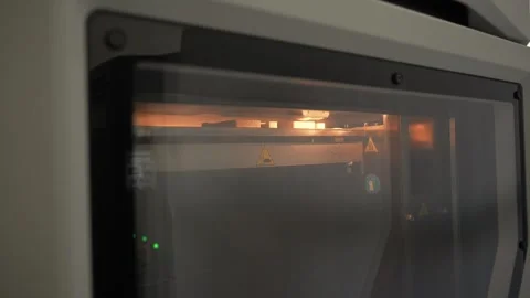 HAWAII - 10.17.2025 - A 3D printer is operated at the Pearl Harbor Naval 库存影片 341665994
