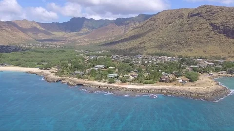 Hawaii Drone Shot Beach Fly Over Ocean With Mountains 動画素材 78558939