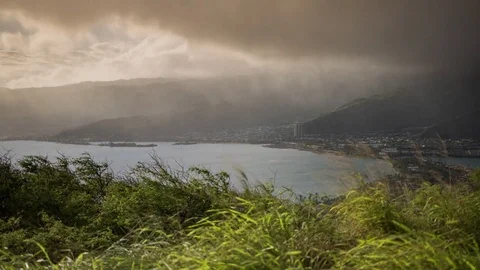 Hawaii Timelapse: Rainfall and Cloud Motion over Hawaii Kai, Oahu Stockbeeldmateriaal 81969961