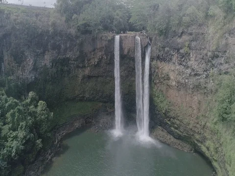 Hawaii Waterfall 스톡 동영상 76484479