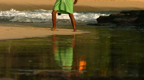 Hawaiian fire knife dancer performs, slow motion Stock Footage 61674248