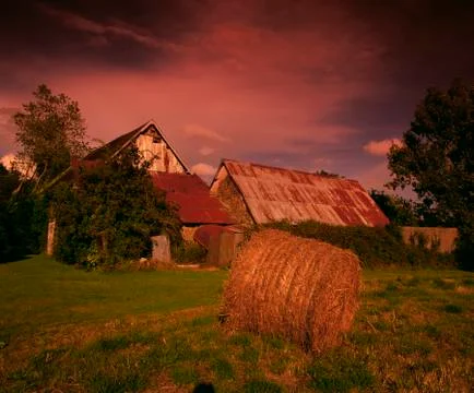 HAY BALE AND RUSTIC BARN BRITTANY FRANCE Foto stock