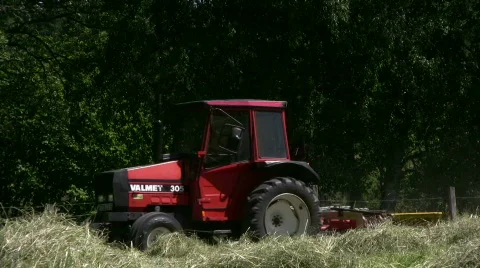 Hay racking with a tractor Stock Footage 479725
