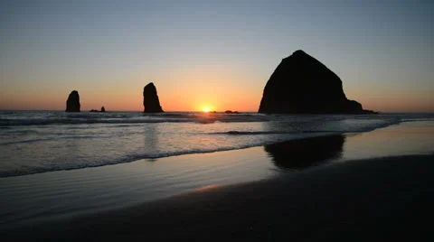 Haystack Rock, Cannon Beach, Oregon - 36s 1080p 스톡 동영상 35243574