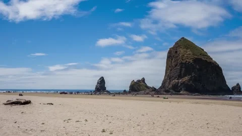 Haystack Rock in Oregon – Towering 235-Foot Sea Stack on Cannon Beach with Sceni Video stock 309281167