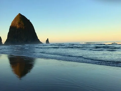 Haystack Rock Sunrise, Oregon Video stock 80602342