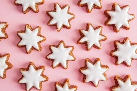 Hazelnut stars with icing pattern on pink background - top view 스톡 사진