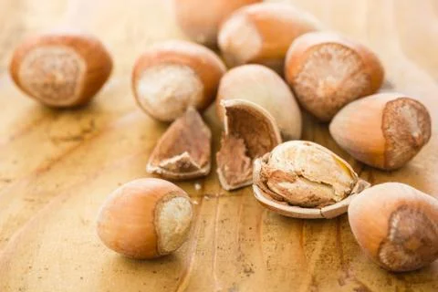 Hazelnuts on a wooden Table Stock-Fotos