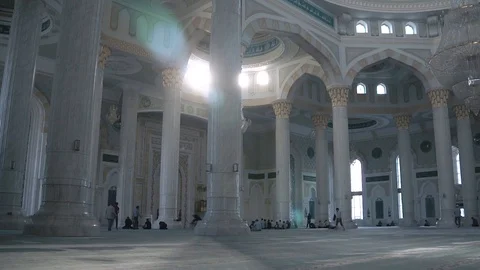 Hazrat Sultan Mosque - mosque interior in slow motion 스톡 동영상 93906646