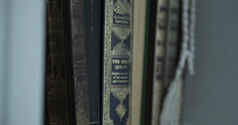 Hazrat Sultan Mosque - mosque interior 4K, Koran Book 库存影片 93907924