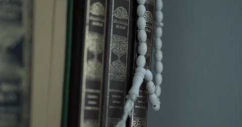 Hazrat Sultan Mosque - mosque interior 4K, Qoran Book 库存影片 93907932