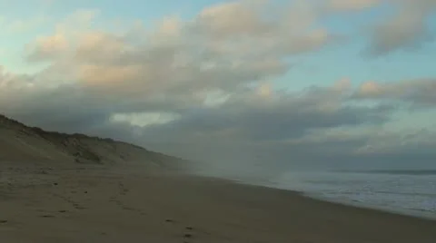 Hazy Shoreline Stockbeeldmateriaal 21372214