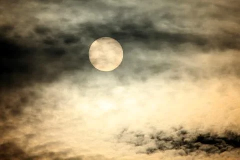 Hazy Sun 스톡 사진