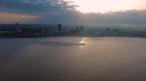 Hazy sunrise over skyline across the Mississippi River, sunbeams, Baton Rouge, Stock Footage