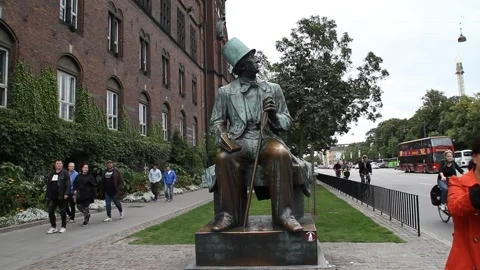 The HC Andersen statue 스톡 동영상 188302223