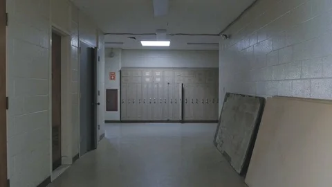 HD 60p Slow Motion - Closed School Empty Hallway with Lockers 库存影片 128934444